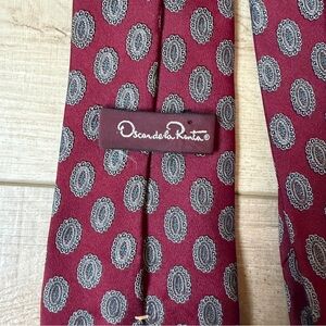 Oscar de la Renta Burgundy Medallion Tie